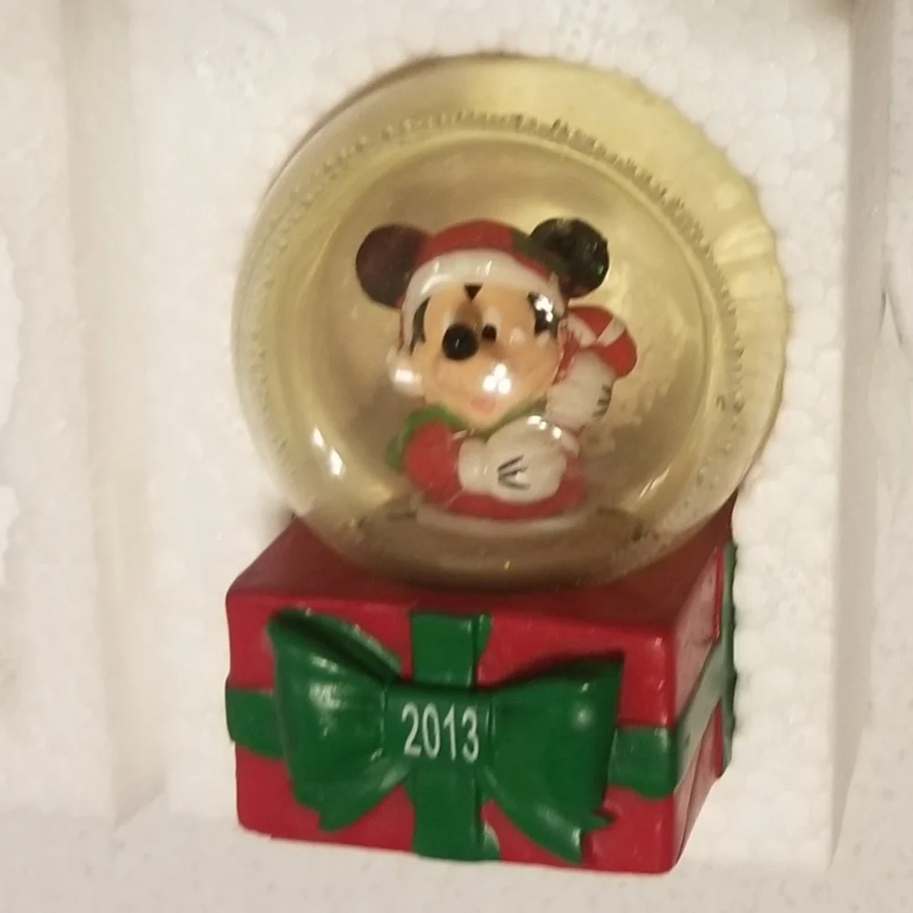 EUC 2013 Mickey Mouse snowglobe